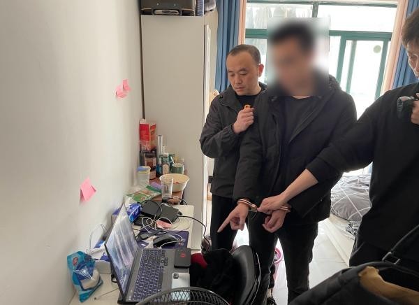 用软件搬运视频获取流量 台州警方捣毁短视频账号“黑工厂”CQ9电子(图1) 用软件搬运视频获取流量 台州警方捣毁短视频账号“黑工厂”CQ9电子(图1)