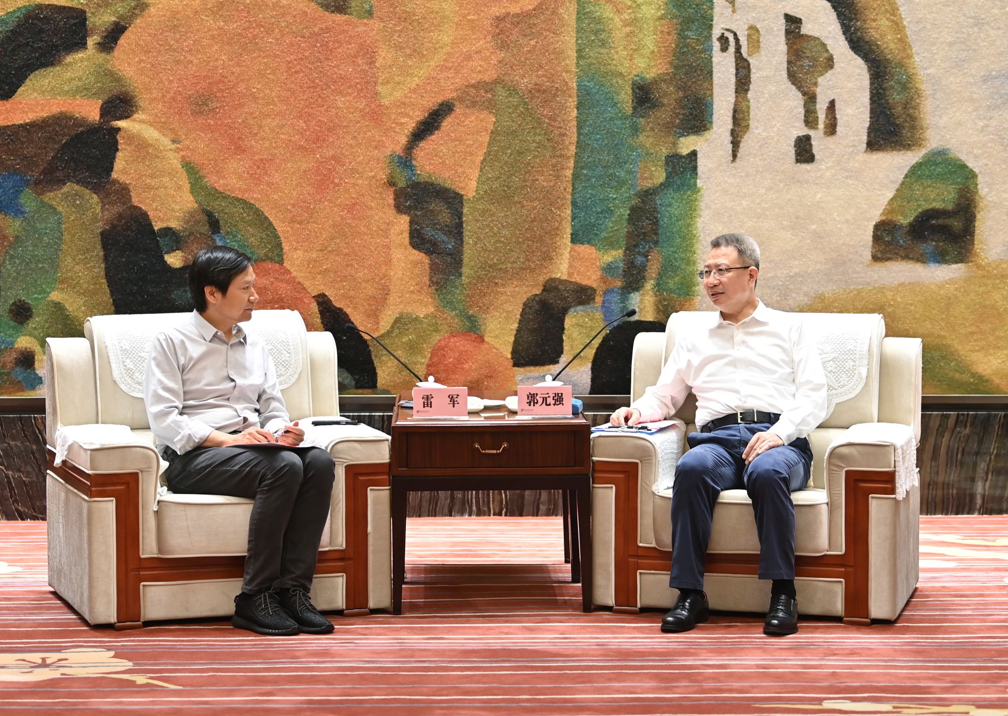 郭元强程用文会见小米CQ9电子集团董事长雷军一行(图1)