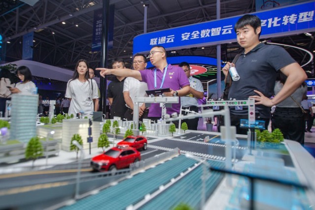 从智博会高频热词看新能源汽车产业发展CQ9电子(图2)