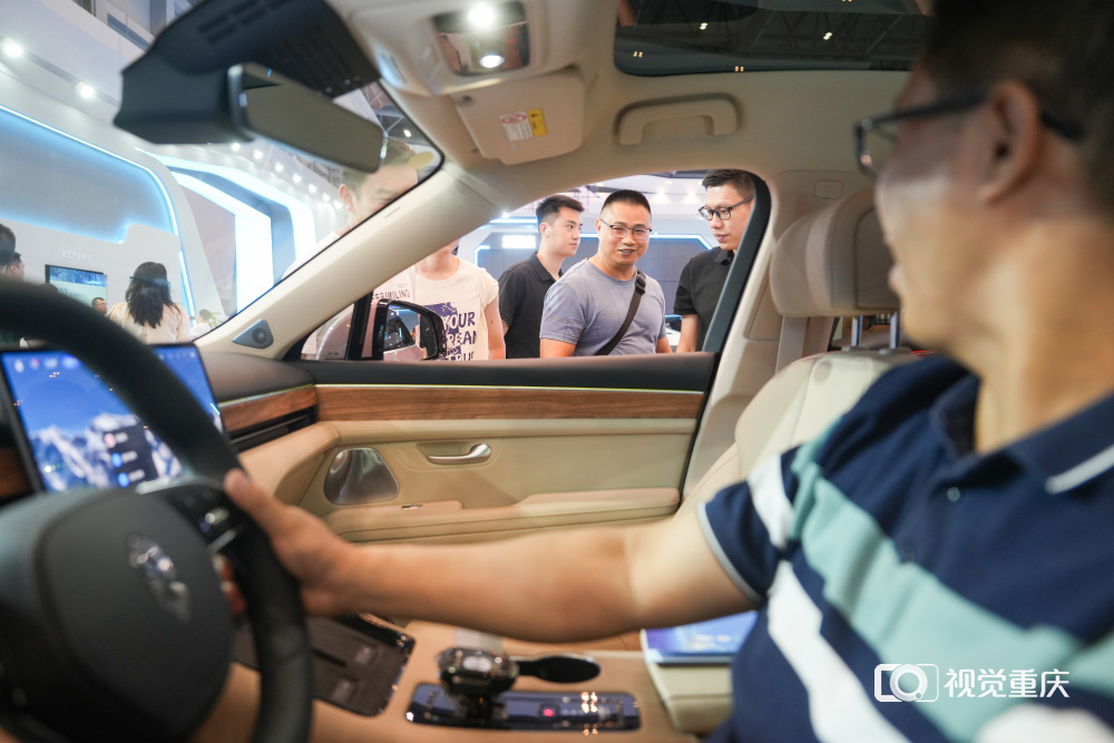 “智”车联“电”网 “云”舟泛“数”潮 重庆按下智能网联新能源汽车发展加速键CQ9电子(图1)