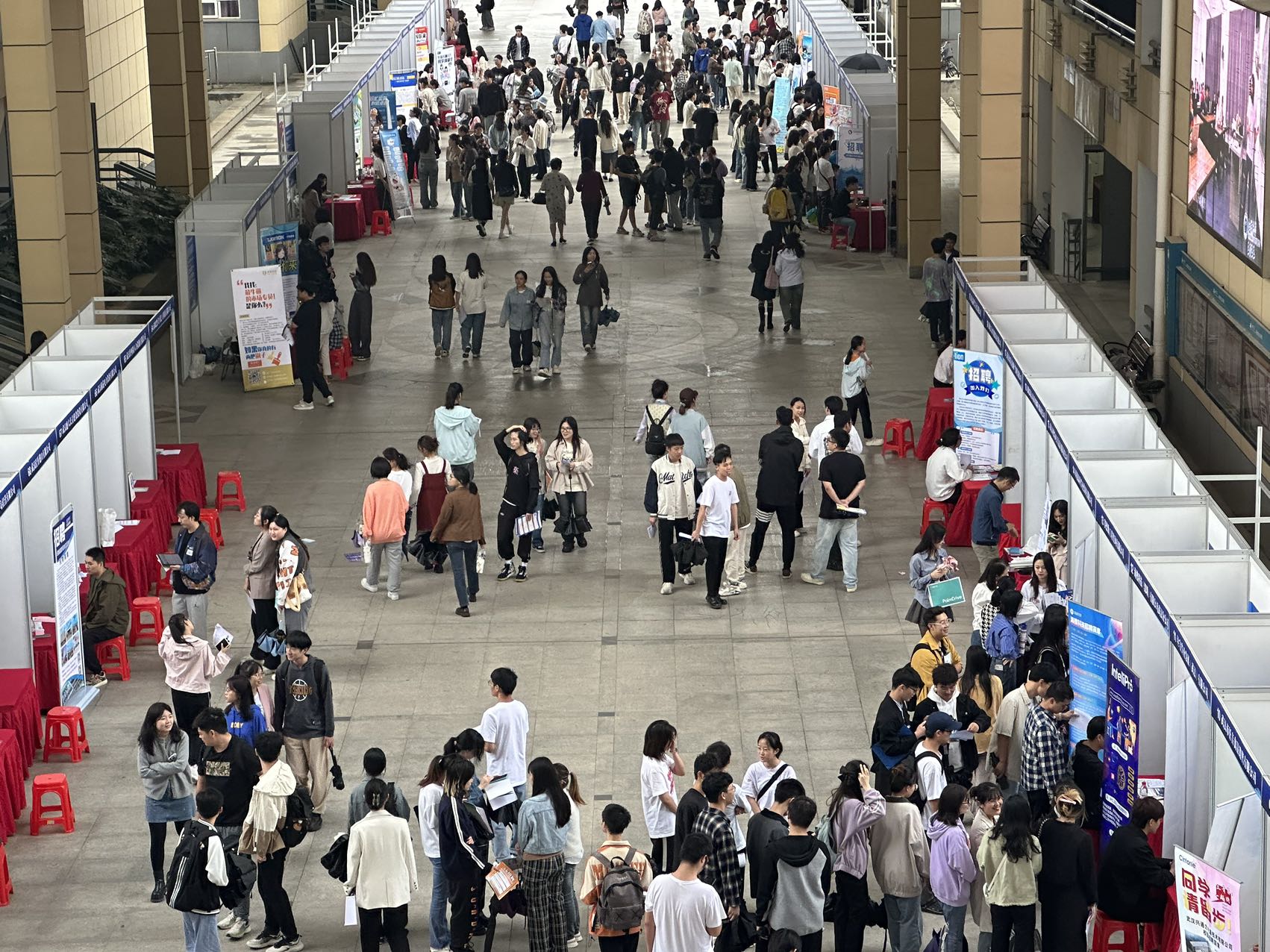 新兴行业专场招聘会揽才 珞珈实验室、武创院等单位供岗CQ9电子(图2) 新兴行业专场招聘会揽才 珞珈实验室、武创院等单位供岗CQ9电子(图2)