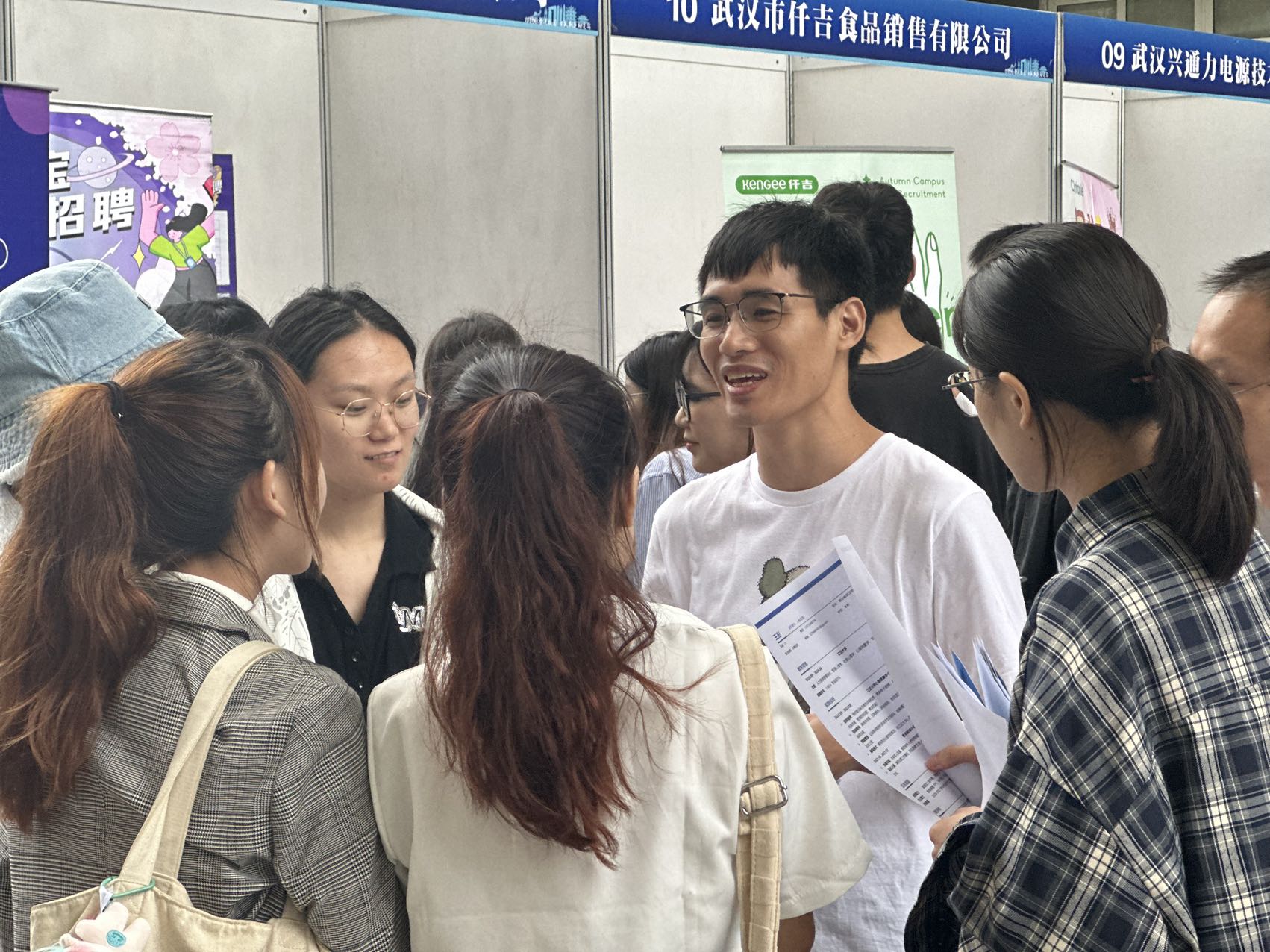 新兴行业专场招聘会揽才 珞珈实验室、武创院等单位供岗CQ9电子(图3) 新兴行业专场招聘会揽才 珞珈实验室、武创院等单位供岗CQ9电子(图3)