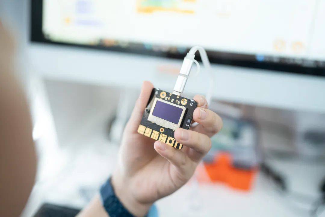 CQ9电子span style=font-size： 18px;斯坦星球Python AI课又出大招！软硬件结合项目制实践自研40款硬件让娃早早驾驭人工智能！span(图3)