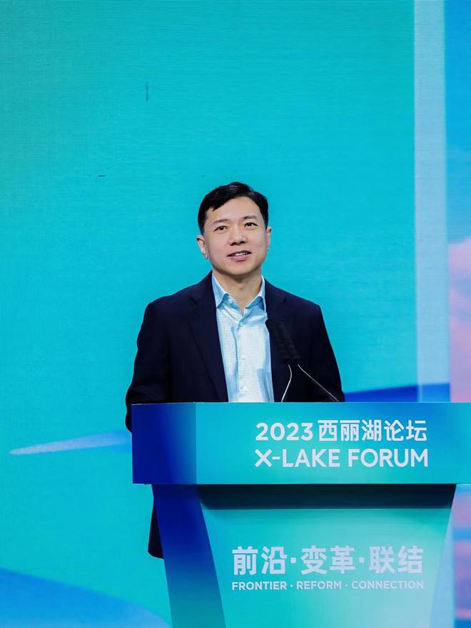 李彦宏：不CQ9电子断地重复开发基础大模型是对社会资源的极大浪费(图1)