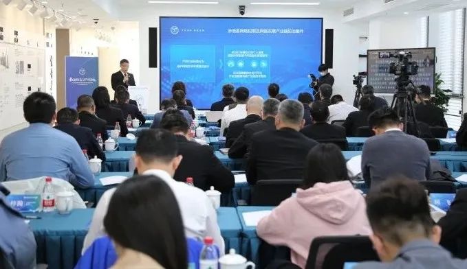 自动驾驶汽车出了事故谁来负责?这个论坛研讨数字经CQ9电子济领域典型案例(图2) 自动驾驶汽车出了事故谁来负责?这个论坛研讨数字经CQ9电子济领域典型案例(图2)