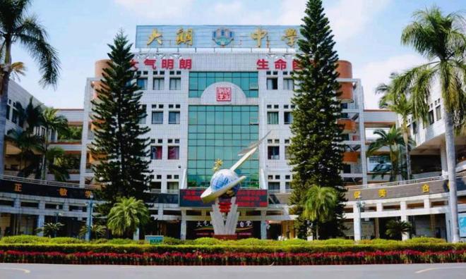 软肋！学生“被迫下付CQ9电子费软件”600元学校：非强制可以不用！(图1)