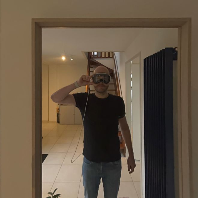 挑战在 Vision Pro 里编程开发者赞许「超沉浸」！网友试过吐槽：看代码太累了(图1)