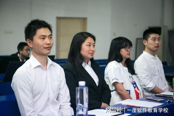 2021年软件开发行业发展趋势如何？小白想入行还来得及么(图1)