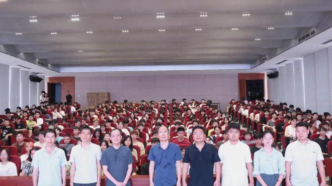 HarmonyOS开发者高校行走进广西助力千名学子迈向科技前沿(图2)